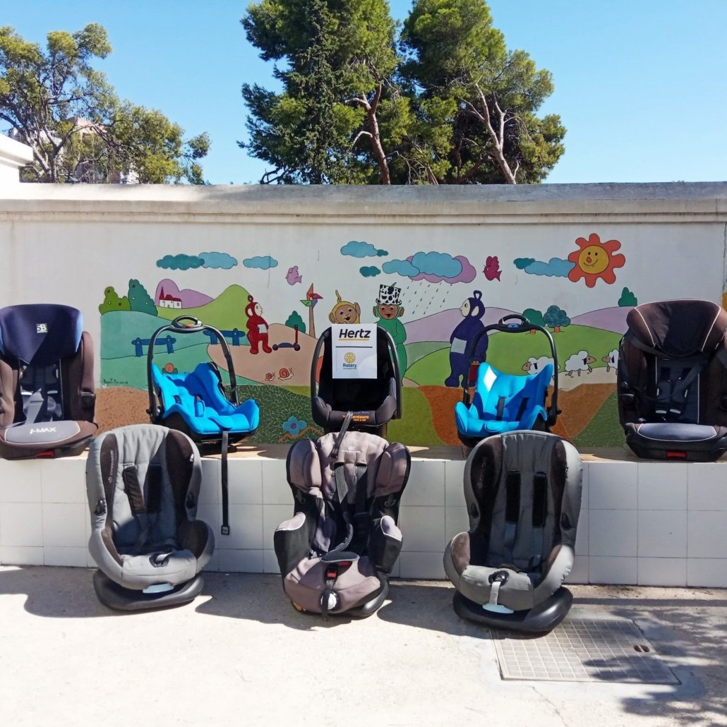 Hertz y Rotary Club Alicante Puerto entregan 8 sillas de vehículos para niños y bebés a la Casa de Acogida Margarita Nasseau
